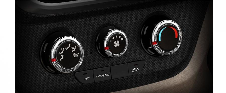Детали интерьера Mahindra TUV300 2015 года  (фото 18 из 40)